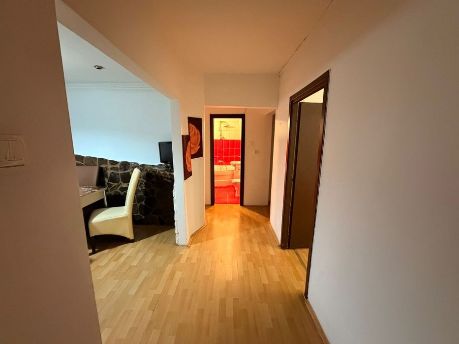 De vânzare apartament cu trei camere in cartierul Unirii.Mai multe detalii la telefon 0751687836.