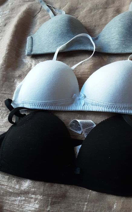 Лот от 6 сутиена за тийнейджърка