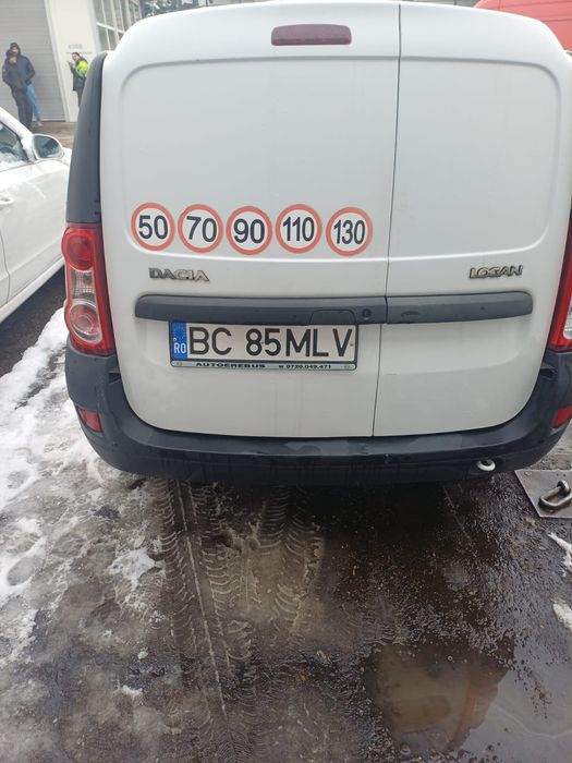 Logan Van alb intretinut