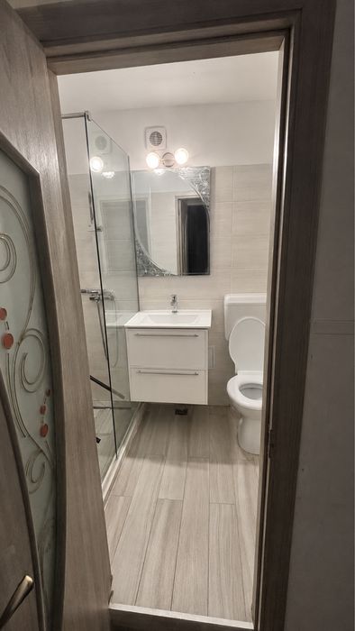 Vand apartament 3 camere decomandat zona Straja-Piata Resita