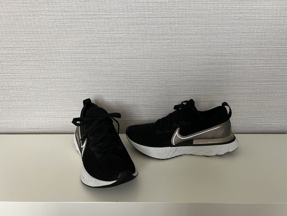 NIKE React Infinity Run Flyknit черни със златно н.40,5