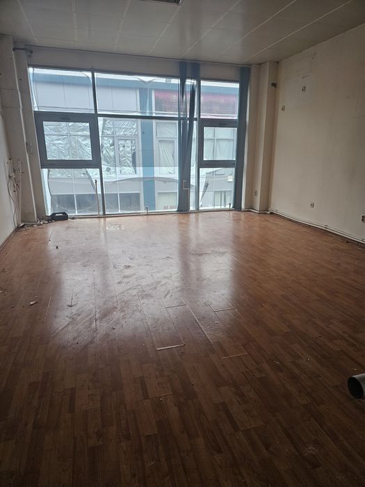 Vand depozit ,spațiu comercial DN3 întrarea in Afumați