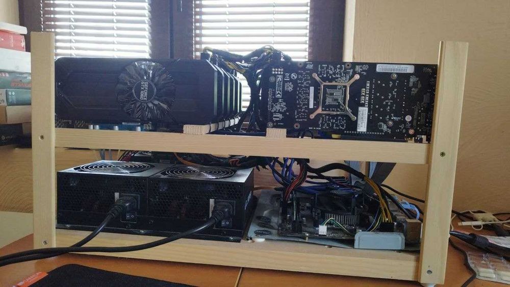 Майнер с 12 x Nvidia GTX 1060 и пълна дънна платка