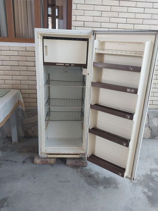 Холодильник б/у  сотилади срочна ишлайди