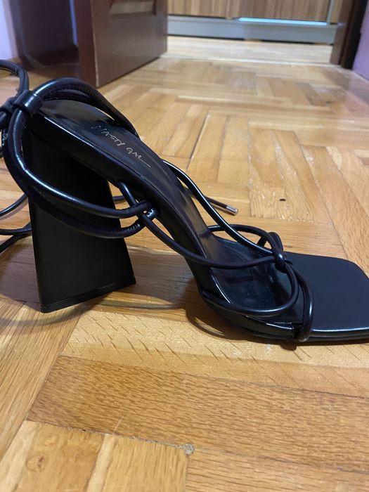 Черни дамски токчета