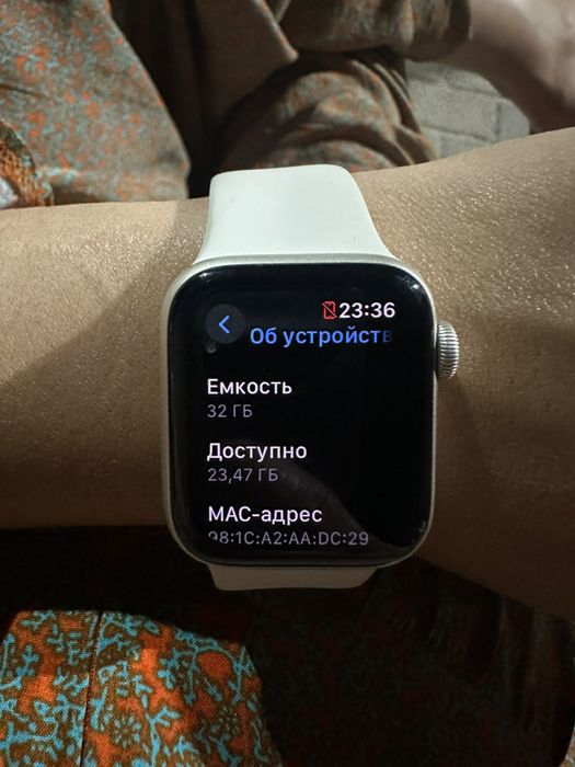 Продам Apple Watch Se
