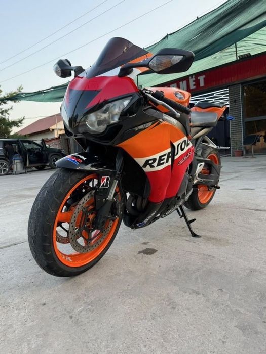 SOTILADI !!! Kelishilgan holda    Honda cbr 1000rr