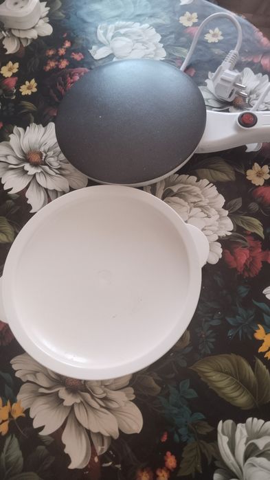 Продам электрическую блинницу.