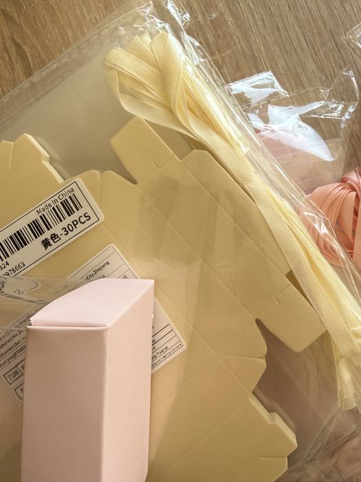 Lot cutiute cu fundite  300 bucati