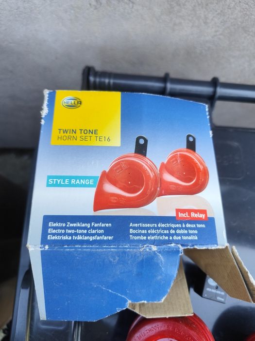 Set claxoane bitonale Hella 12V cu releu noi