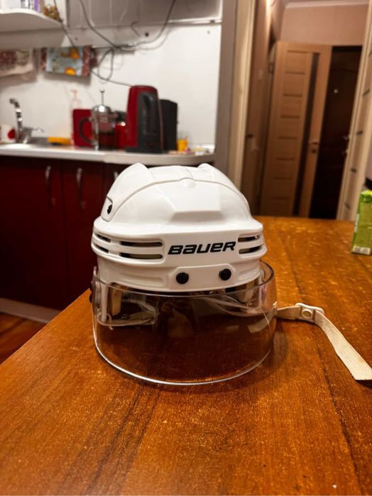 Продам хоккейную экипировку