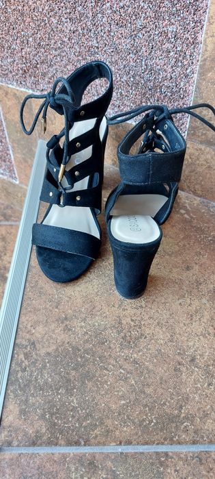 Sandale negre cu toc