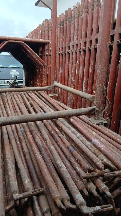 Închiriez schelă și Popici metalici 2 Ron