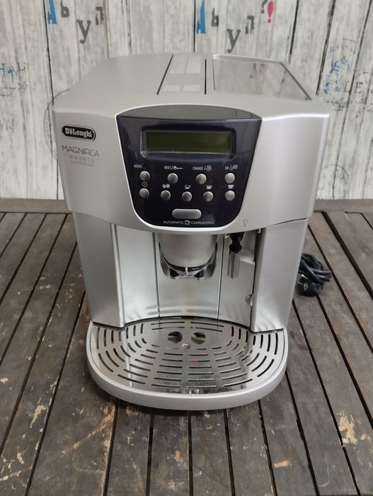 Продавам Delonghi Magnifica cappuccino
