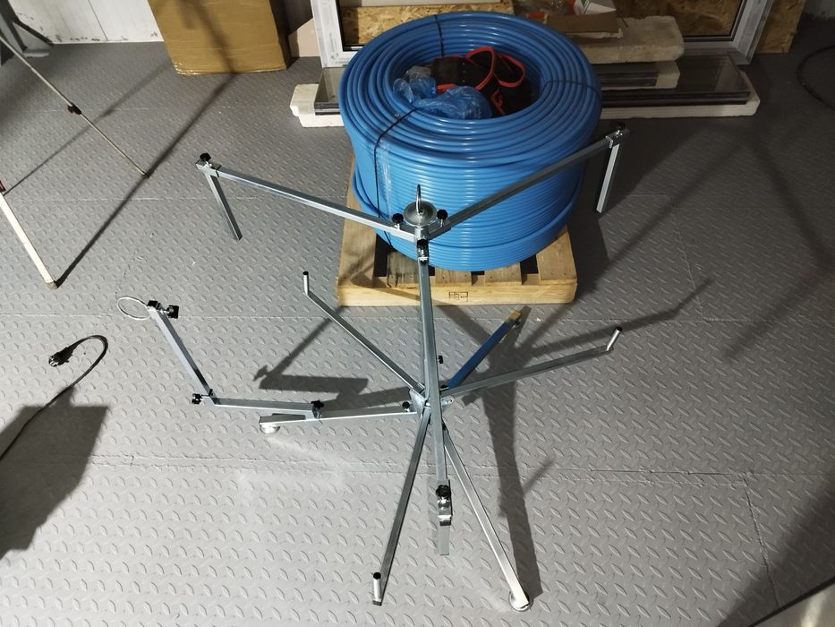 Стойка за развиване на тръби за водно подово отопление