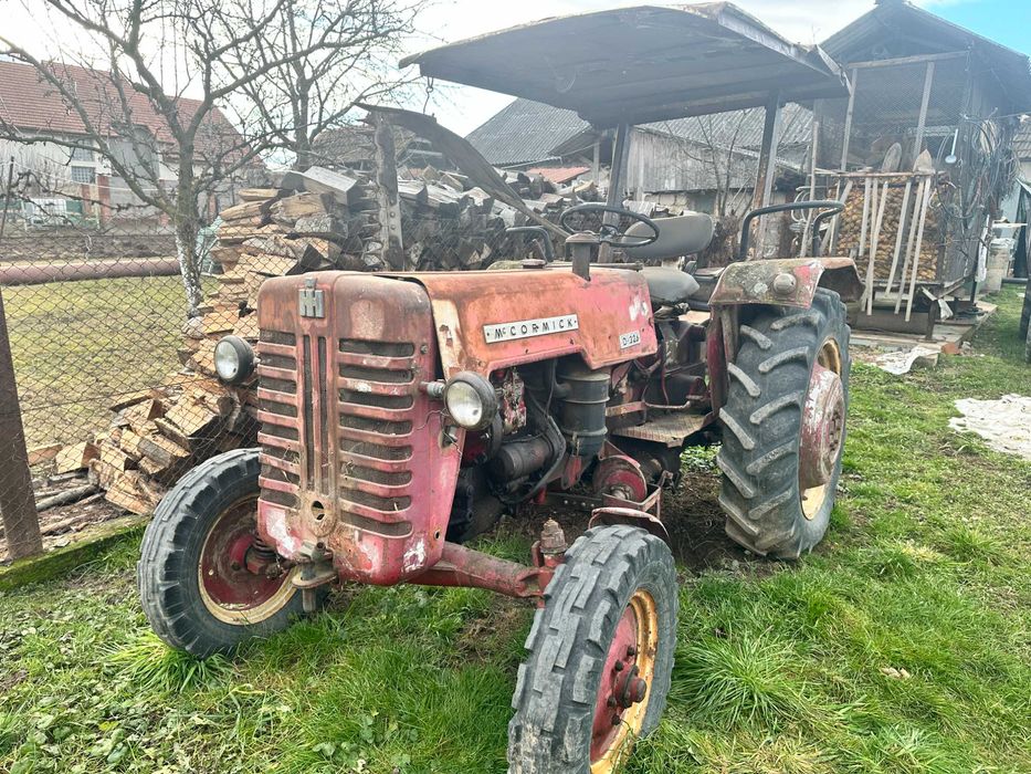 Tractor International McCormick D326