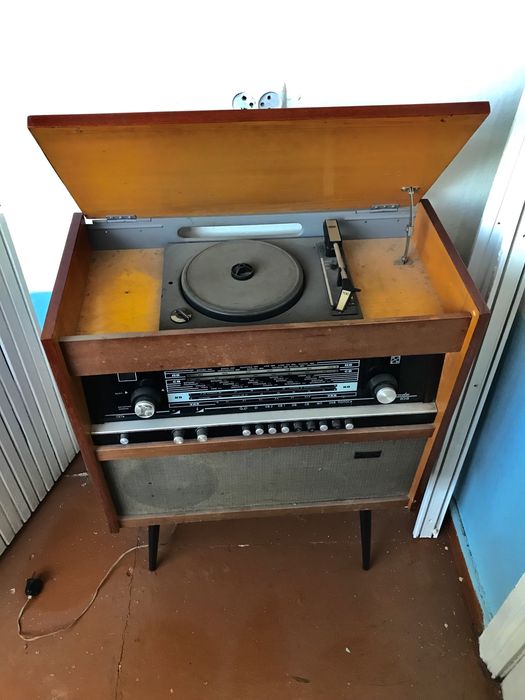 Раритет (требует ремонта). Рижский радиоприемник Rigonda 102