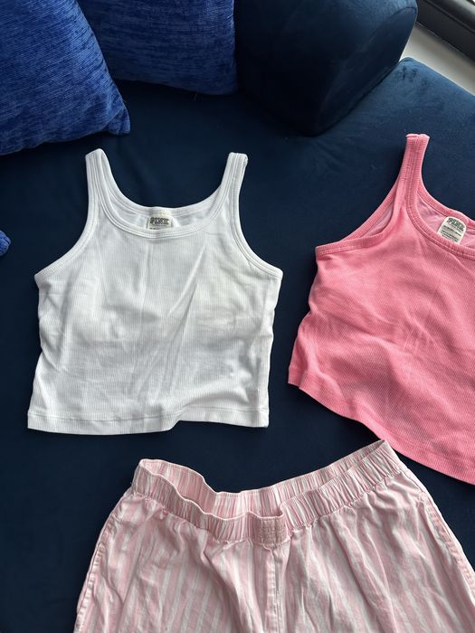 Гащеризони и пижами Victoria's Secret, цена 25 евро.