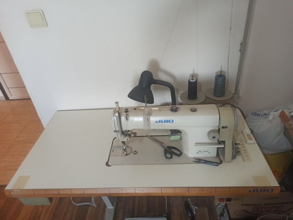 Професионална права шевна машина JUKI DDL-8500 (1-иглова, индустриална)