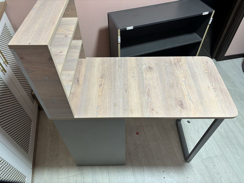 Маникюрный стол