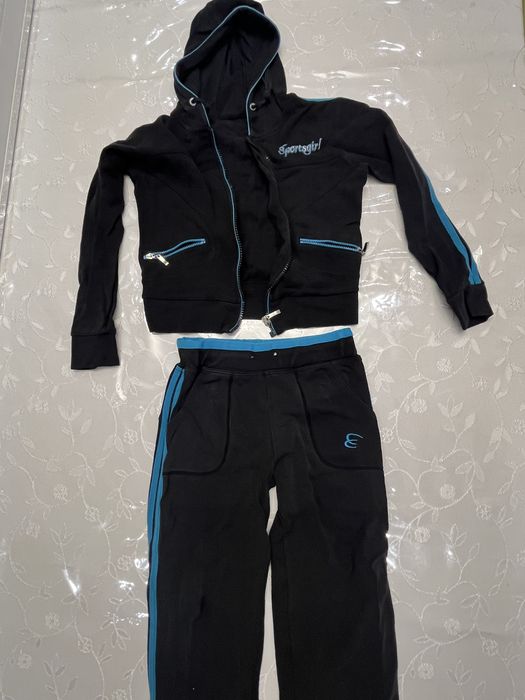Спортинвый костюм на девочку