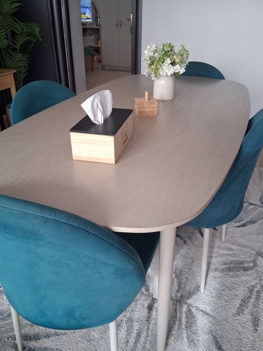Canapea crem 2 persoane impecabila