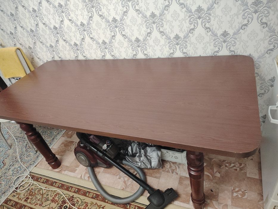Продаю стол срочно