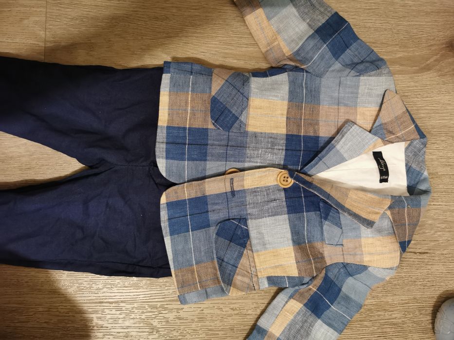 Vând Costum pentru botez