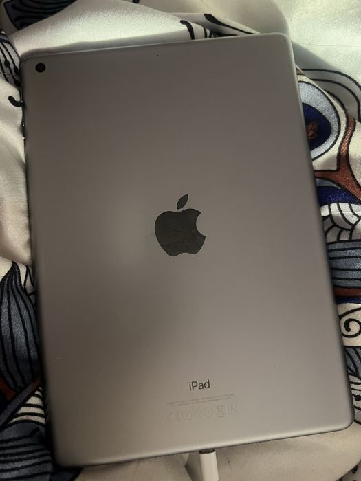 iPad 5 2017 128GB Wi-Fi Silver A1822