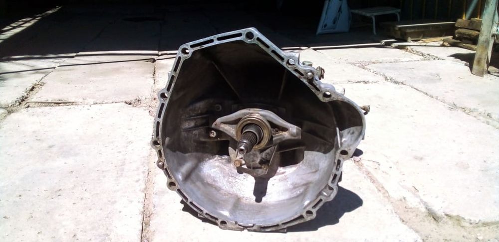 Продам Коробку от мерседеса 124