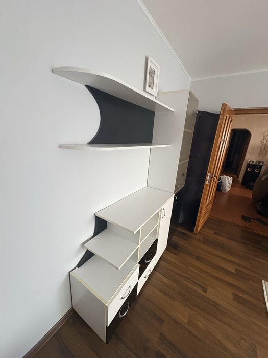 Mobila living alb negru lucios