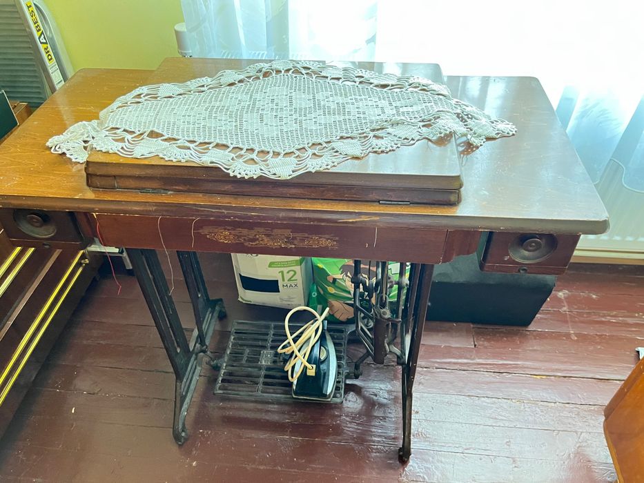 Антикварна шевна машина