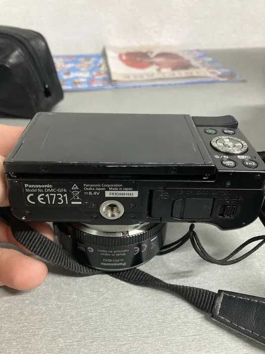 Фотоапарат Panasonic Lumix DMC-GF6 16Mp безогледален две батерии, страп и чантичка Micro 43