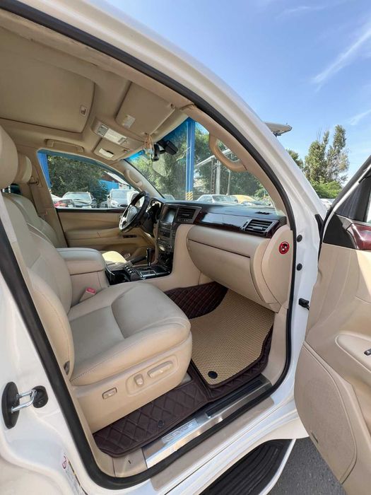 Продам  автомобиль LEXUS LX 570