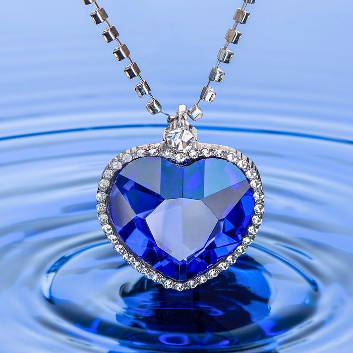 Moviy Titanik taqinchog'i!