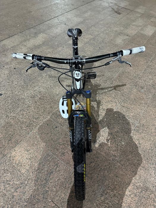Vând Trek Slash 9, model 2014, mărime M, cu roți de 26”