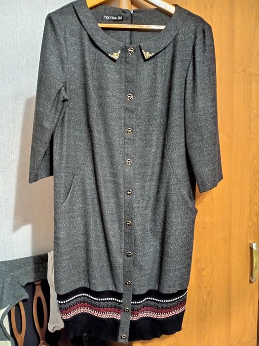 Платье черное и платье серое