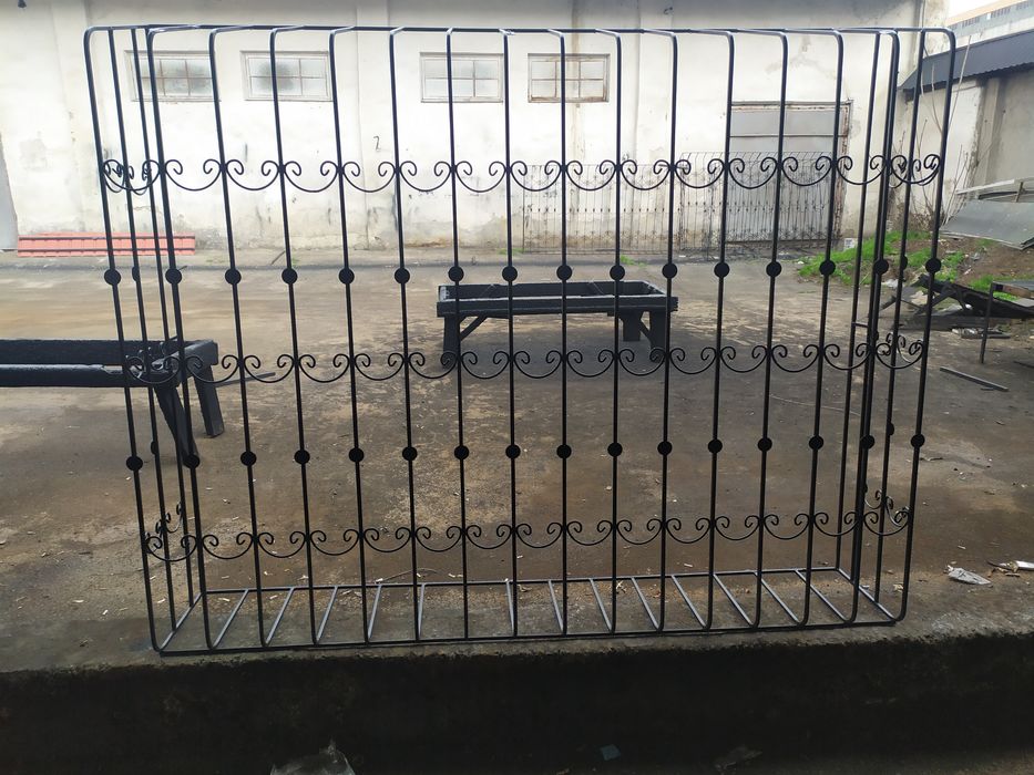 Изготавливаем и устанавливаем решетки