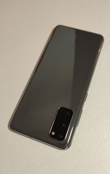 Samsung s20 в отличном состояний