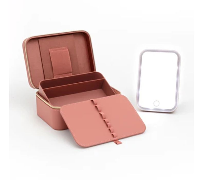 AVON LUXE VANITY CASE - луксозна козметична чанта с LED осветление