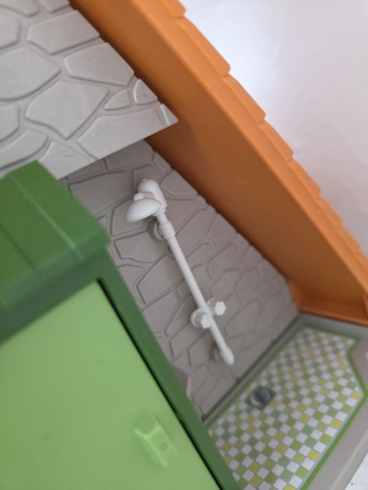 Игрушечный гостевой домик с бассейном