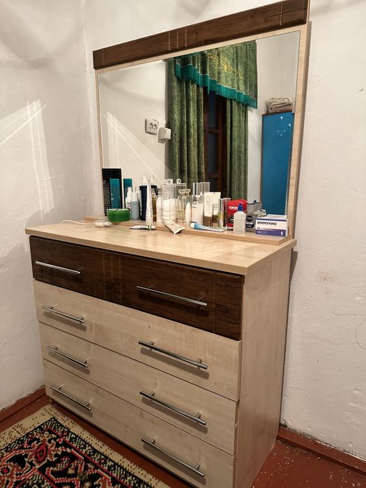 Косметический камод. Зеркало. Суырмақтар