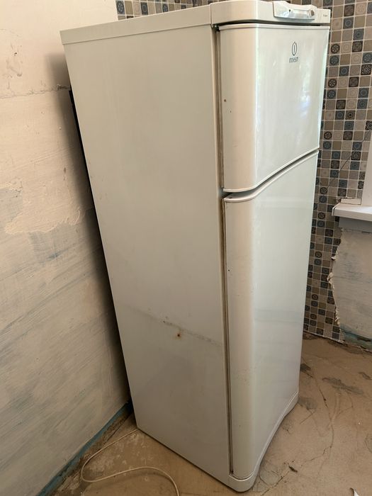 Холодильник Indesit