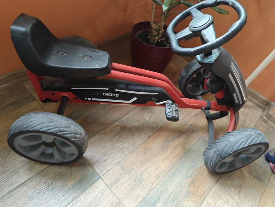 Детска кола с педали,ползване е 3,4 пъти