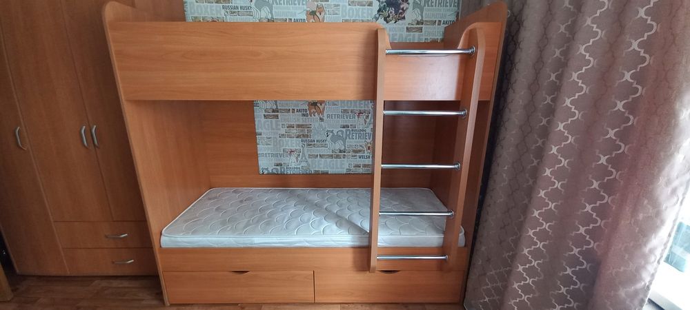 Продам кровать, комод, шкаф, стол