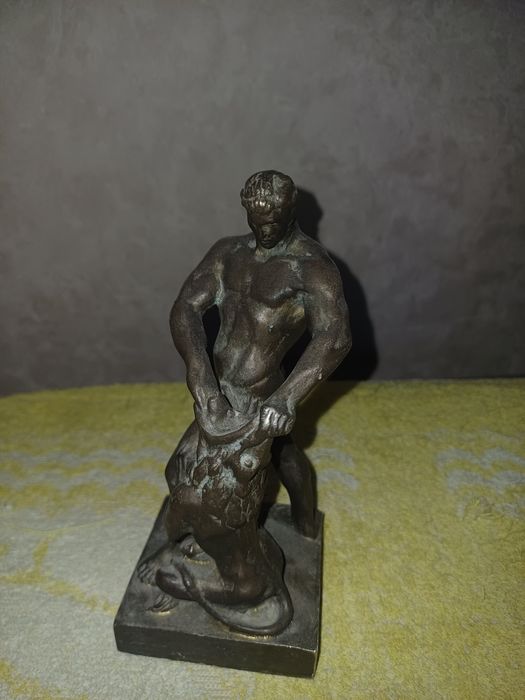 Продам статуэтки.