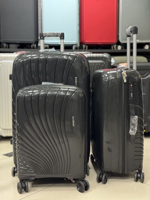 Супер скидка на средние чемоданы из полипропилена