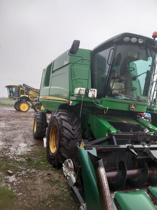 vând combina John Deere W540