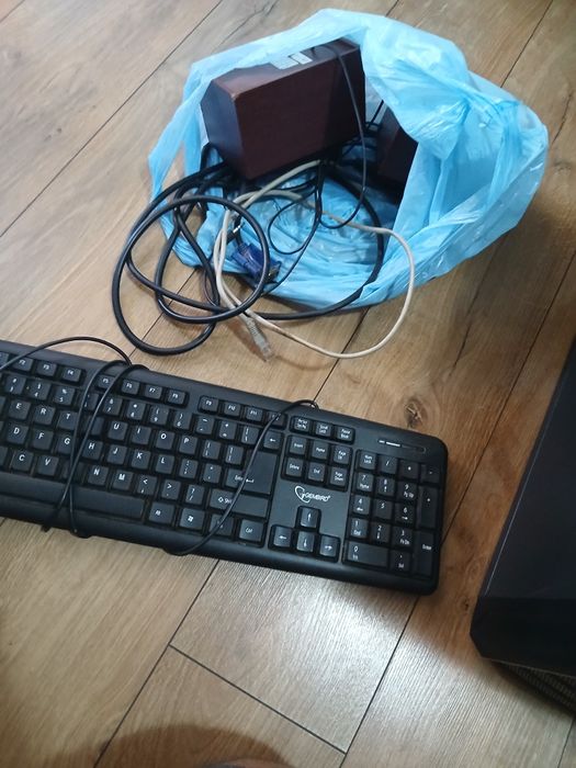 De vânzare calculator preț negociabil detalii la nr de tlf 0761917432