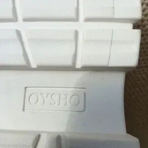 Пушистые белые ботинки женские